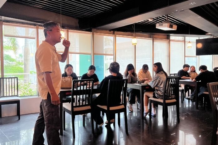 講師用在地文化為例分享導覽話術