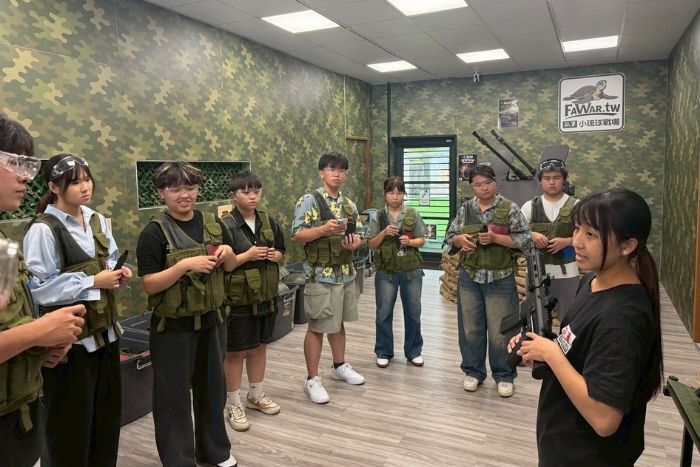 透過企業解說，讓同學在安全情境中體驗「健康的競爭與情緒管理」