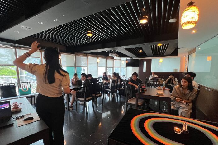 抽卡牌前先進行卡牌對應資訊的基本解說，讓害羞的同學也能自我解析圖片