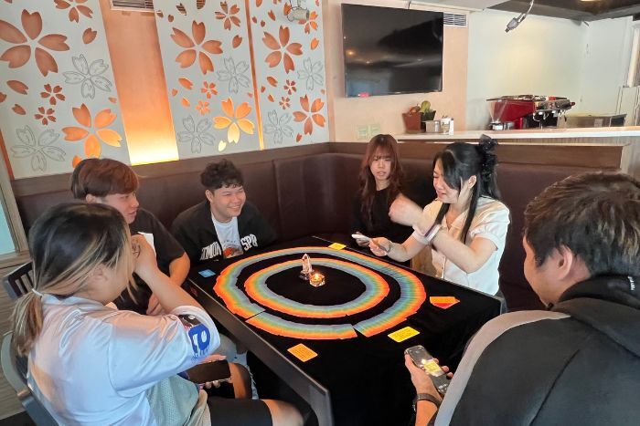 會後同學留下與講師互動，深入探索個人特質圖片