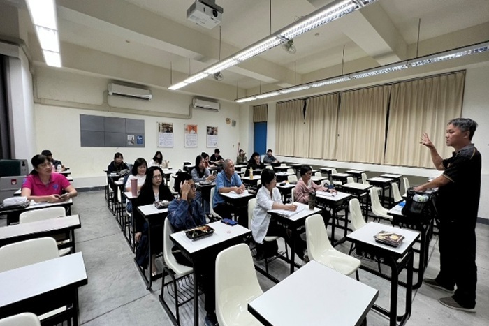 講師回應同學提問圖片