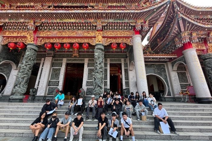 透過實地走訪學習尊重宗教禮俗與在地文化