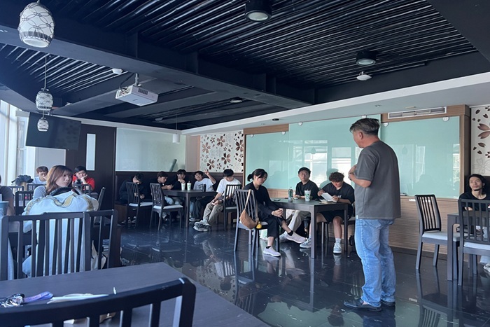 講師傳授餐飲空間設計、服務動線規劃與顧客接待流程的實務經驗圖片