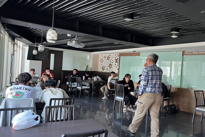 由老師帶領同學分組進行實地觀察、問題盤點圖片