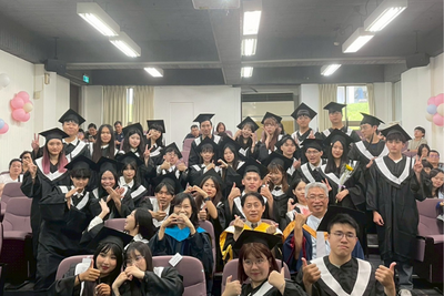 2025畢業典禮學系撥穗授證圖片