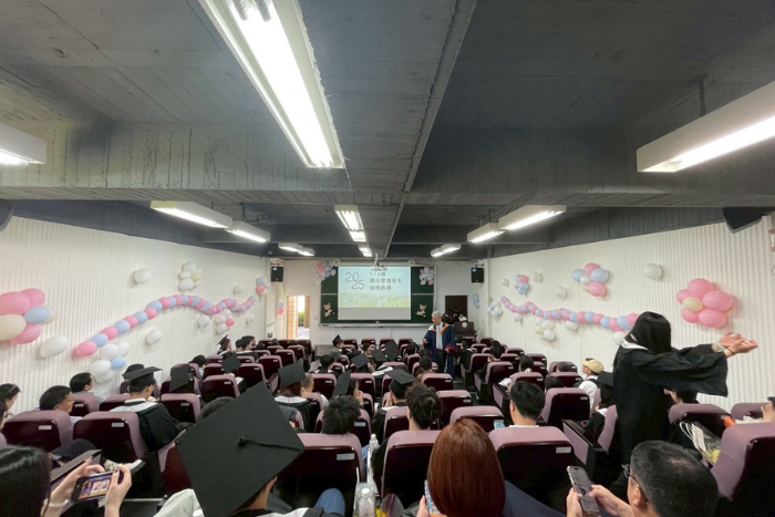 2025畢業典禮學系撥穗授證圖片